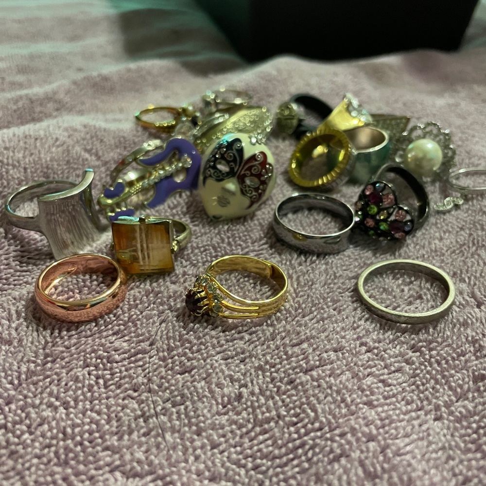 Ring lot